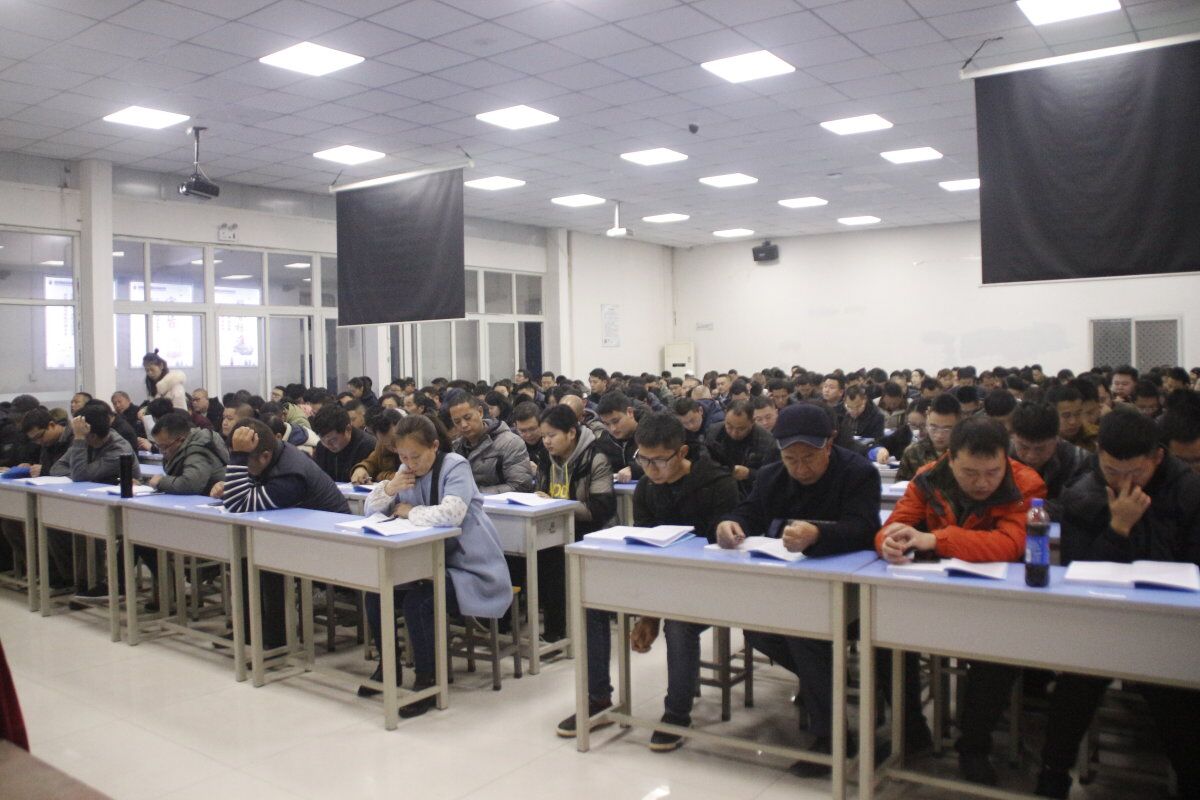 由于市场需求量大，所以资料员的年薪正逐年增加