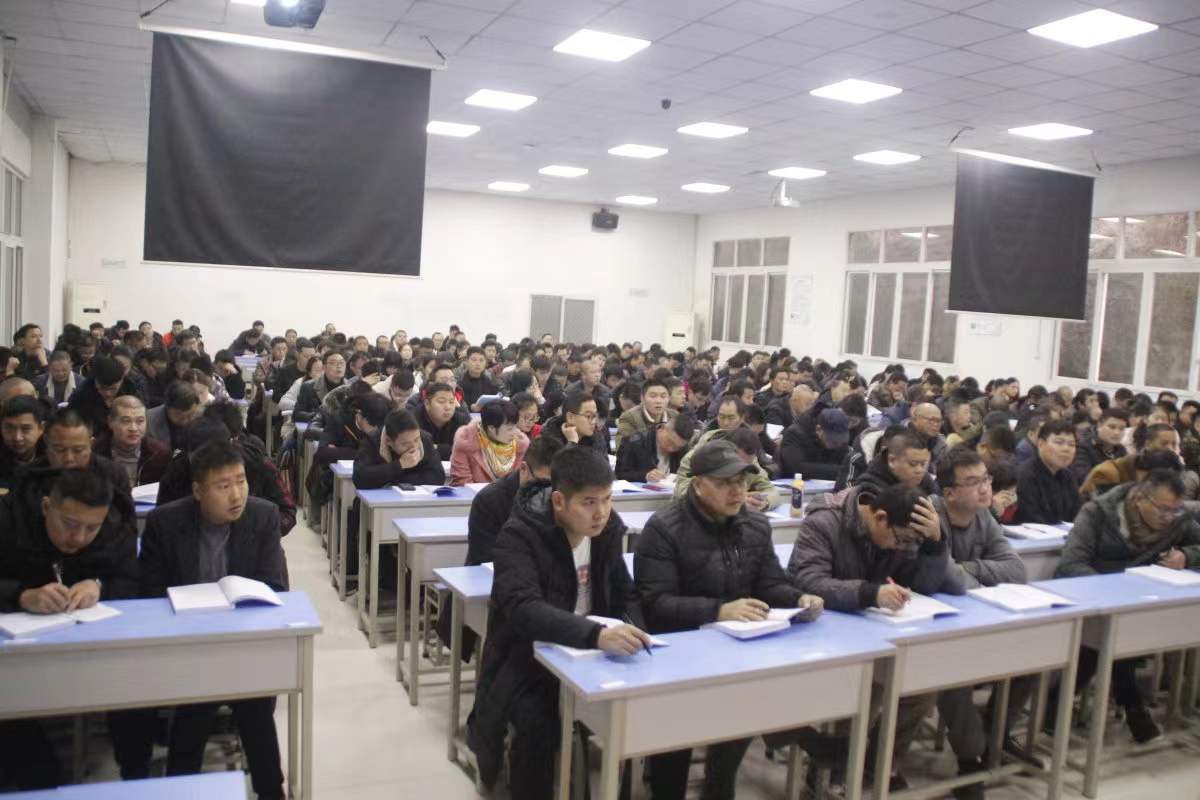 学习造价首先你必须学会建筑识图，对图纸的熟练理解