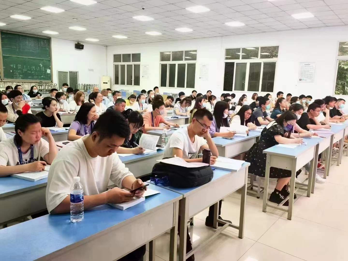 很多朋友在转行时不知道选择学什么，推荐学习工程造价