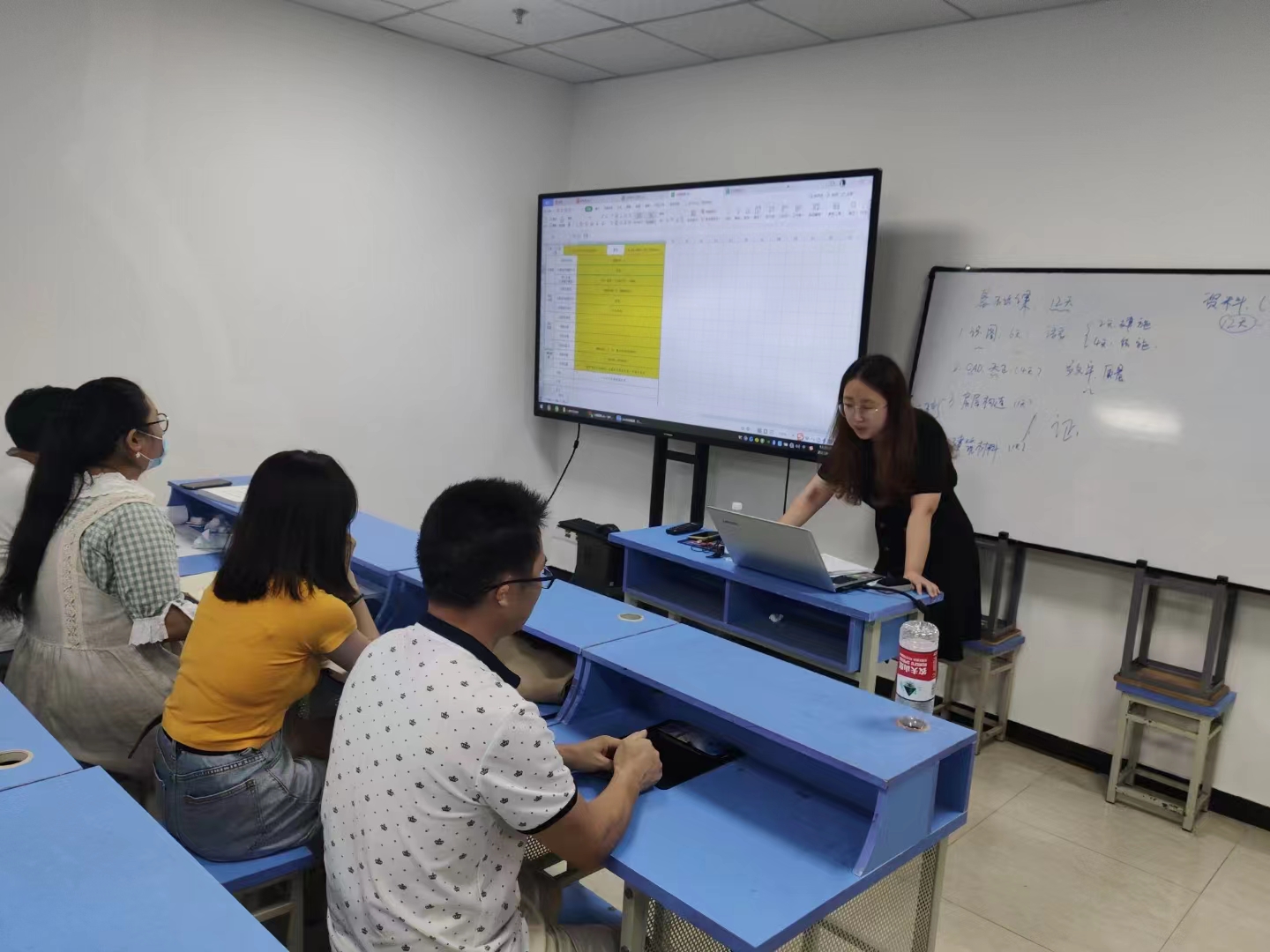 在重庆建达学校学习资料员白班周末班都能学推荐就业